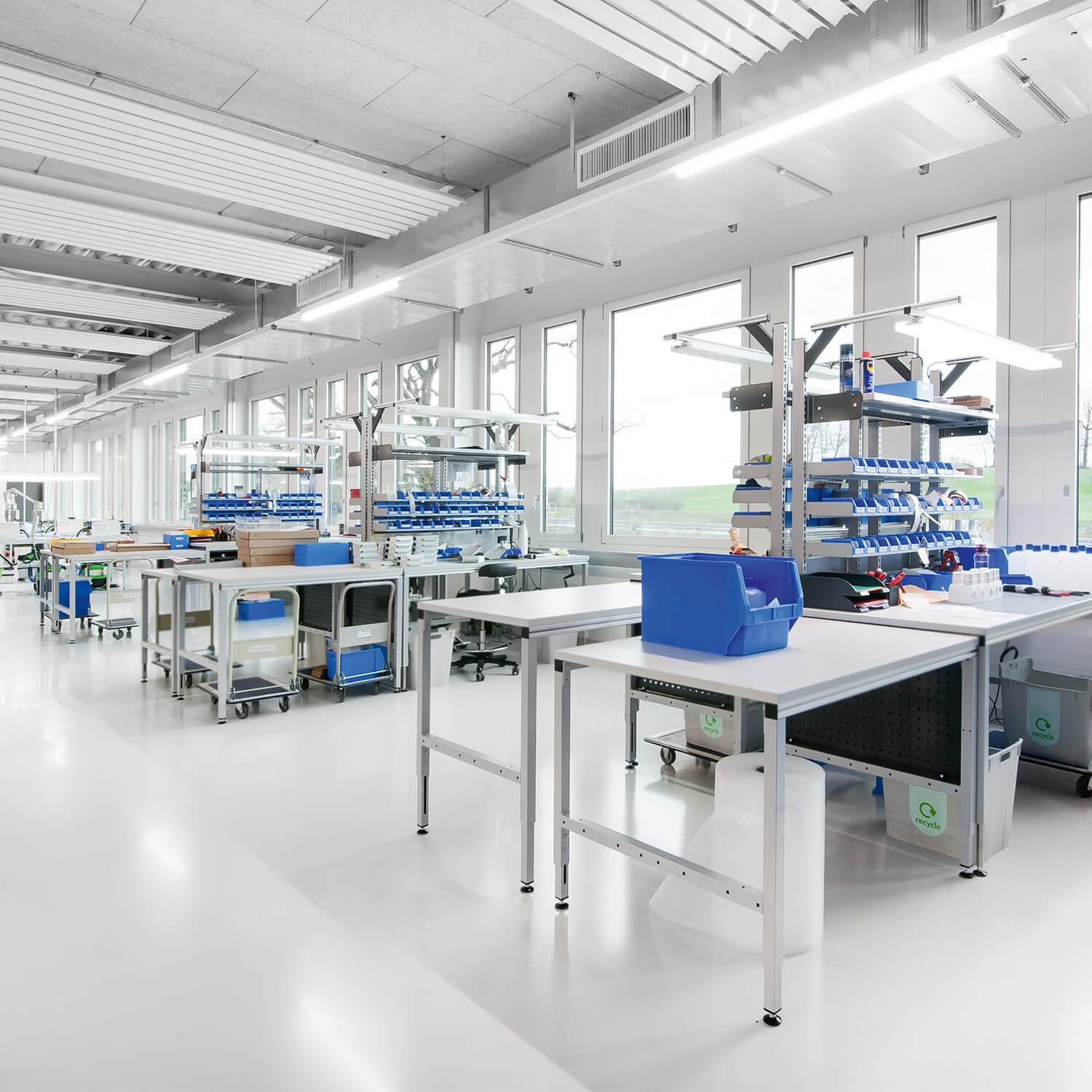 ERGO-line Custom Workstation Solutions {{brizy_dc_image_alt imageSrc=