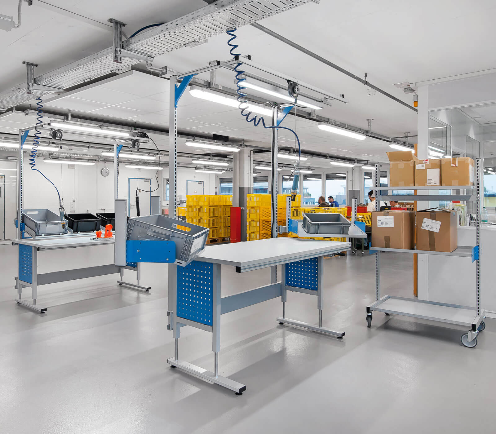 Montagetisch ERGO-Vario und Transportwagen {{brizy_dc_image_alt imageSrc=