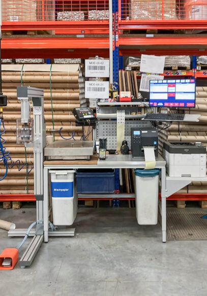 Arbeitsplätze ERGO-line_Bereich-Langgut ERGO-line ERGO-Basic packing table with computer interface