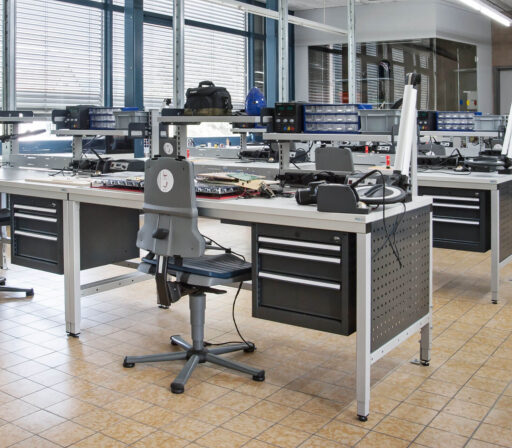 ERGO-line Schubladengehäuse an Tisch montiert {{brizy_dc_image_alt imageSrc=